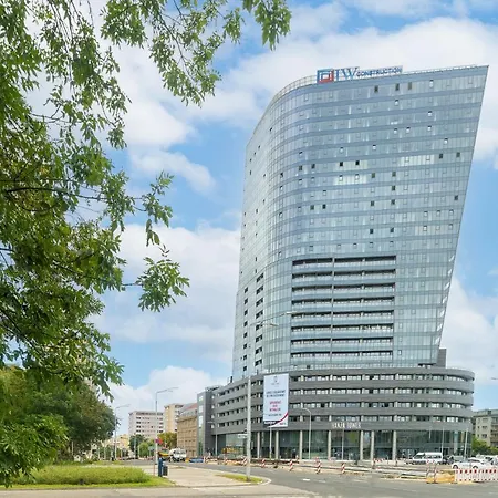 Aparthotel Hanza Tower 5 Stars *