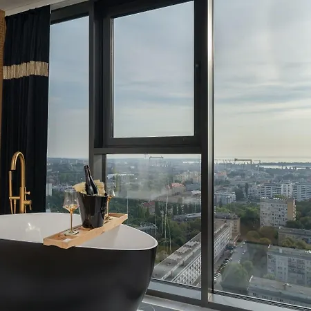 Hanza Tower 5 Stars Aparthotel *